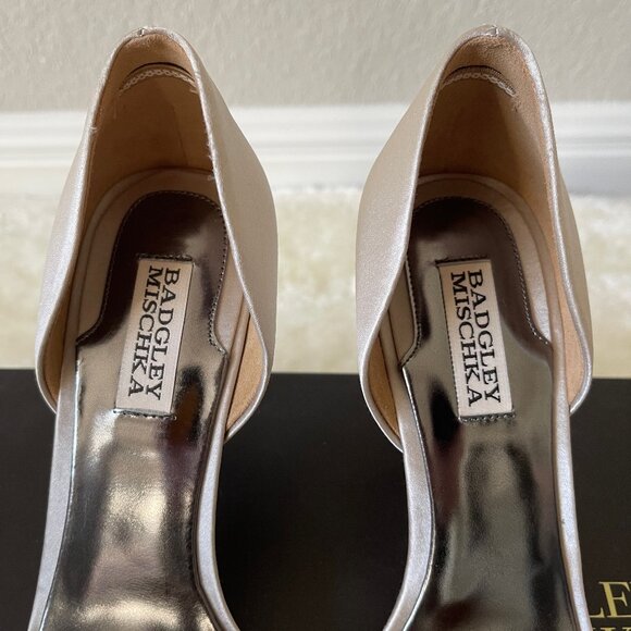 Badgley Mischka Salsa D’Orsay Pump in silver satin, size 10 - Picture 5 of 15